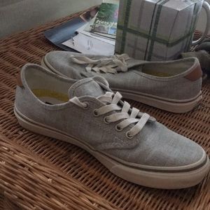 Women’s Camden deluxe grey vans
